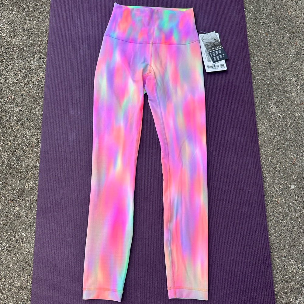 NWT Lululemon Psychedelic Wash Rainbow Wunder Train Leggings Size 2